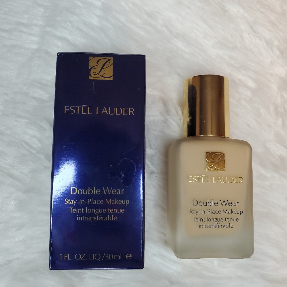 *NEW* ESTEE LAUDER-  FOUNDATION- WARM VALILLA